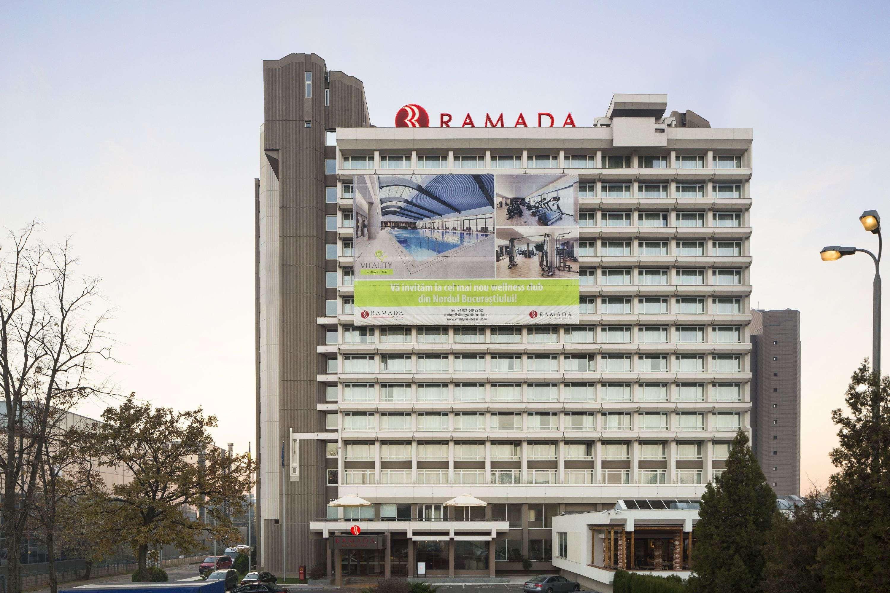 Ramada By Wyndham Bucharest Parc Hotel Esterno foto